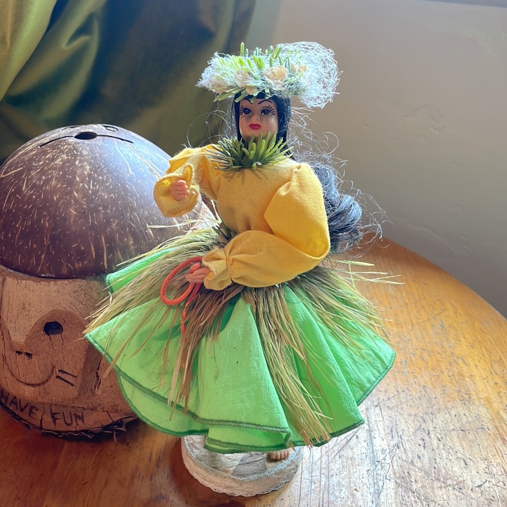 Vintage Makaleka Hawaiian made Doll 1970s
